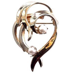 Vintage Brooks 3D plume and cultured pearl brooch.
